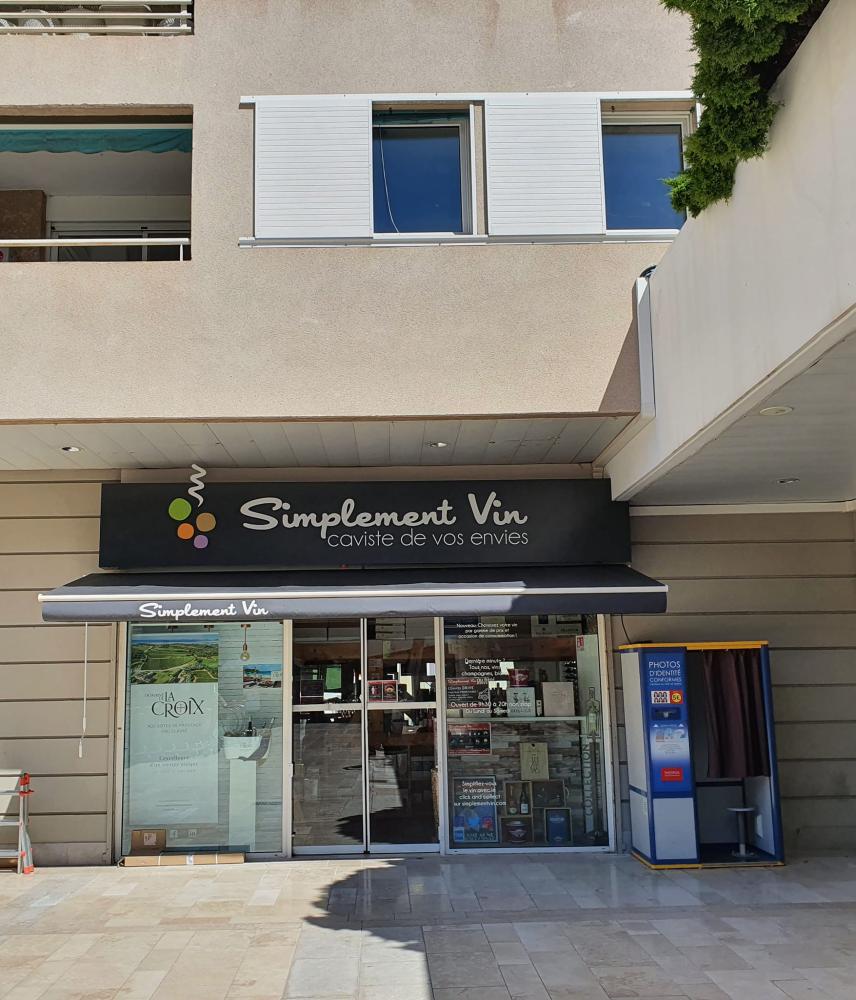 store banne