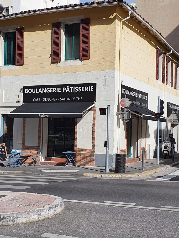 store banne