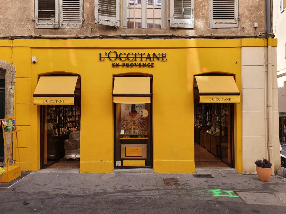 store banne