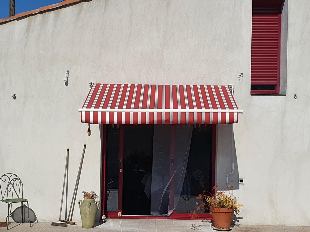 store extérieur à Marseille